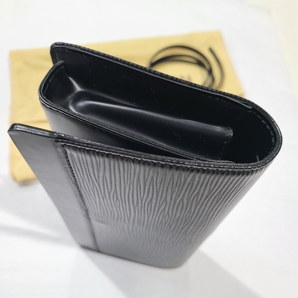 Authentic Louis Vuitton Honfluer Epi Leather BLACK. Christmas SALE!! - Picture 7 of 13